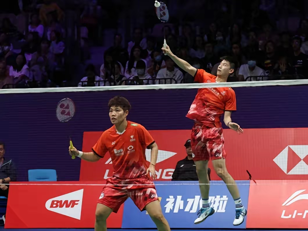 关键一球改变比赛走势，观众欣喜若狂的简单介绍